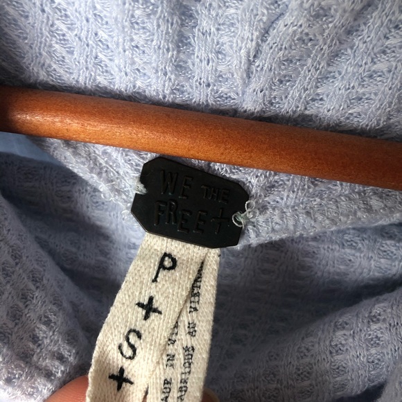 Free people distressed light blue sweater cowl - Picture 4 of 5